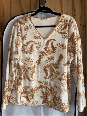 Cozy Cream & Tan Floral V-Neck Pullover Fleece